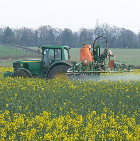 tractor spraying can cause river pollution